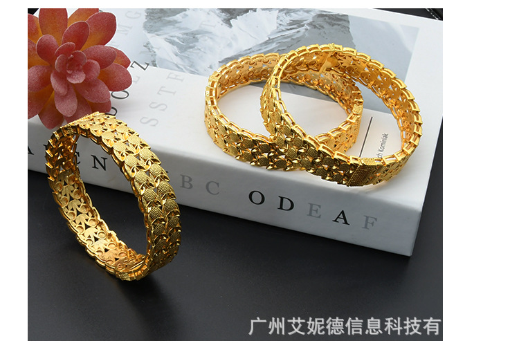 Vergoldetes Armband, Dubai Brautstil, leichter Luxus