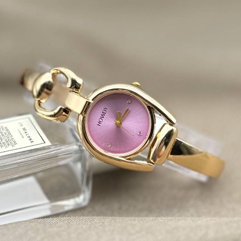 Women's quartz watch, simple elegant design, bracelet style