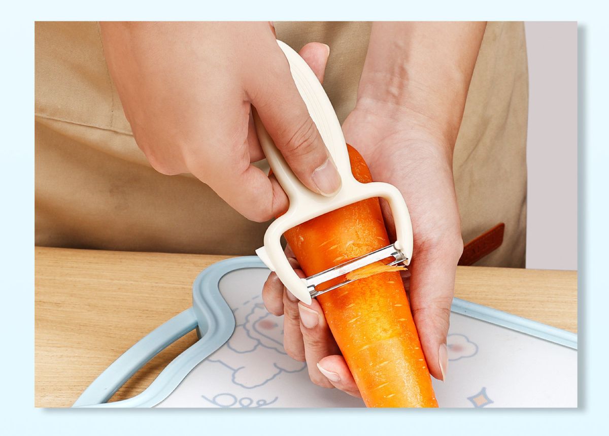 Kitchen knife and cutting board 2-in-1, baby food preparation set