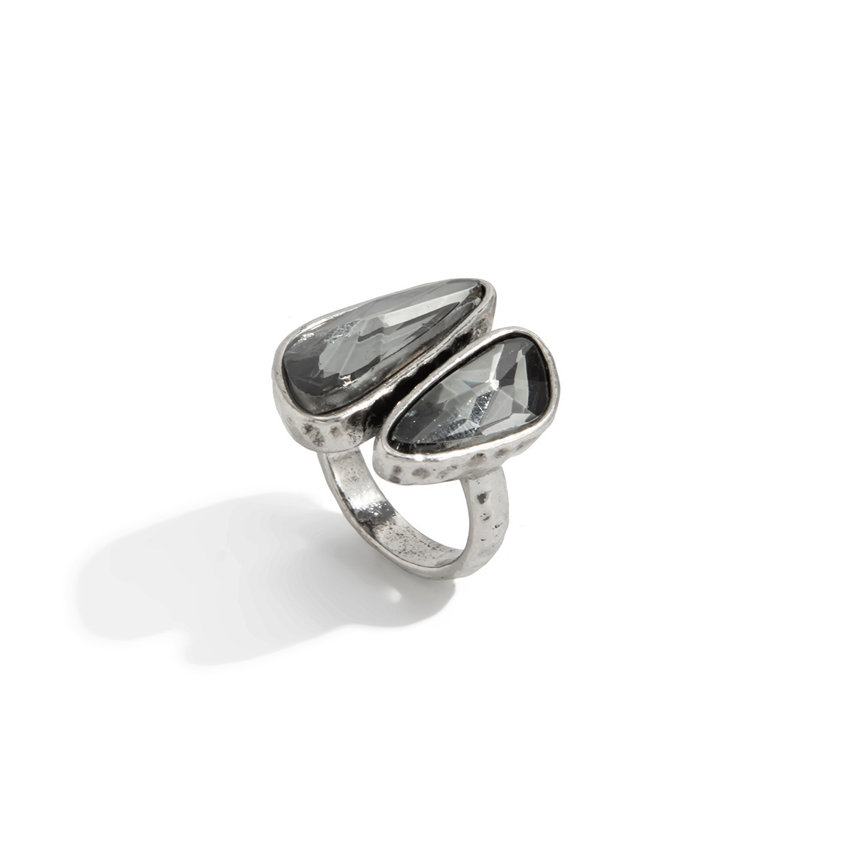 Acryl-Schwarzstein-Ring mit geometrischem Metallquadrat
