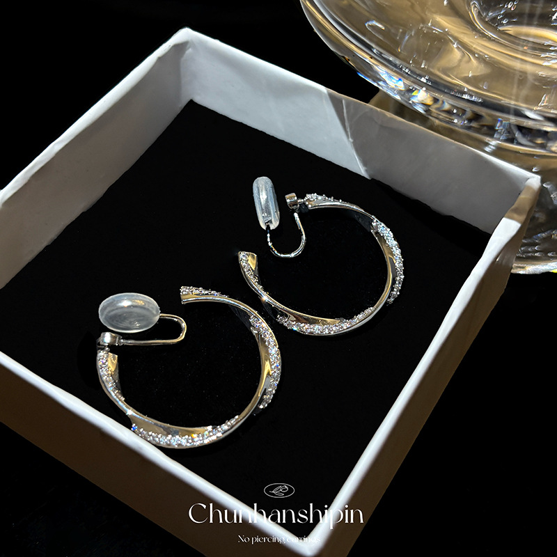 Ohrclip mit Zirkonsteine, minimalistisches Design