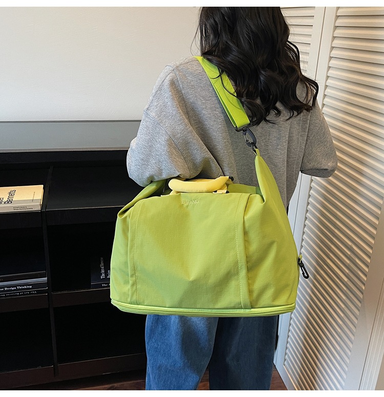 Large capacity travel bag, carry-on compatible