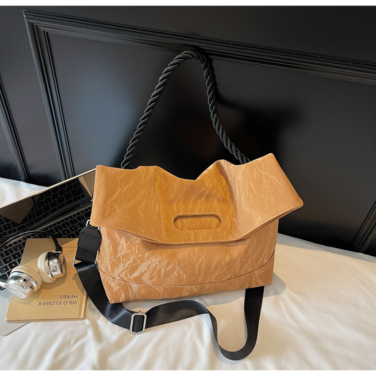Travel bag, large capacity, single shoulder strap