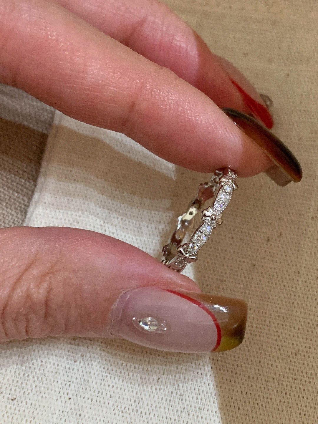 Lace iris rhinestone ring, adjustable, silver tone