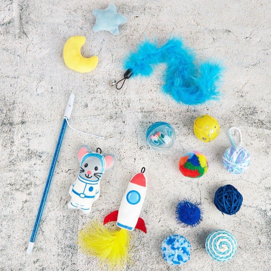 Plush cat toy with interactive entertainment design