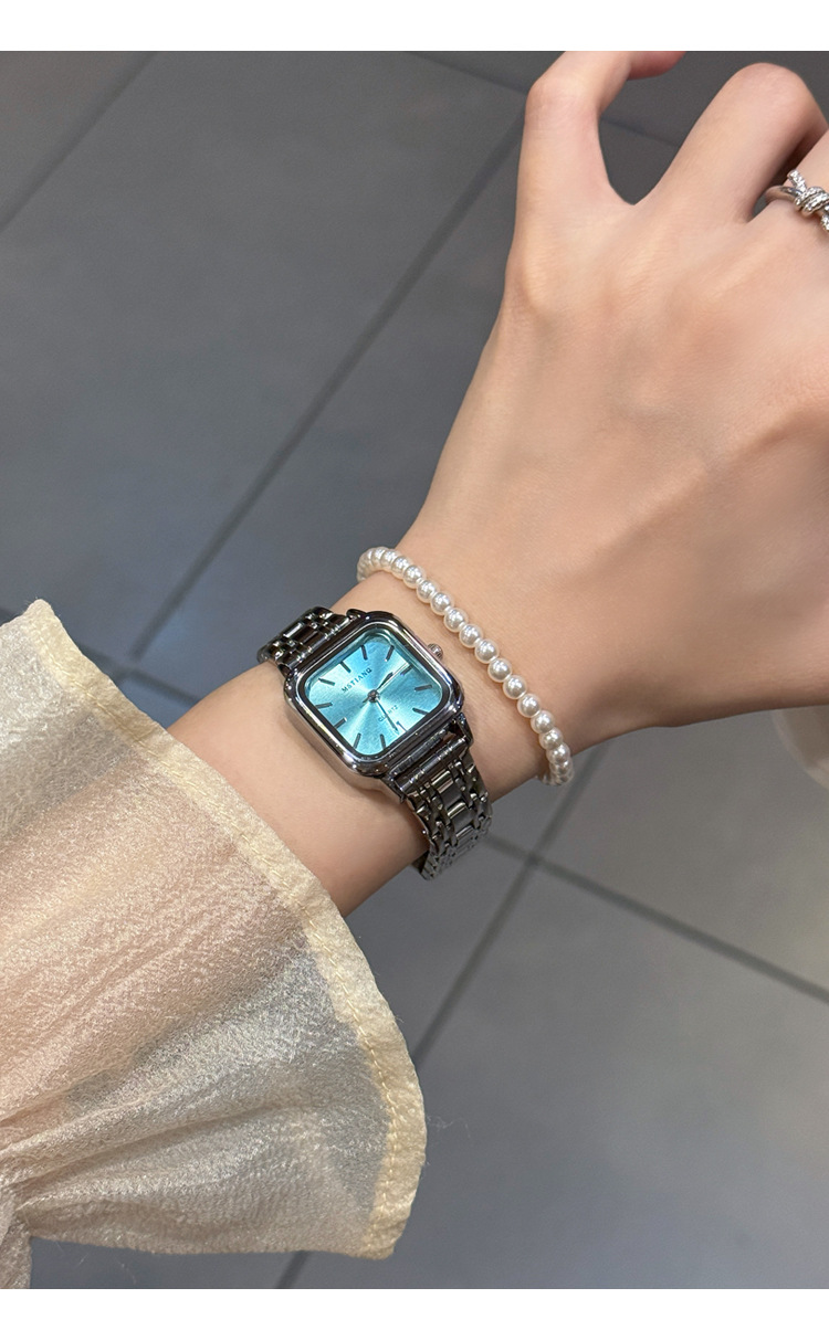 Quadratische Damen-Quarzuhr im Vintage-Stil