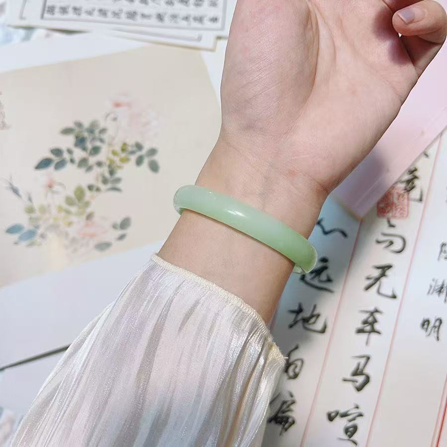 Tianshan emerald jade bangle, ice glutinous type, floating flower pattern