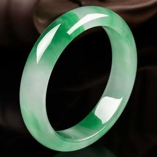 Antik-chinesisches Jade-Armband mit schwebendem grünem Eis