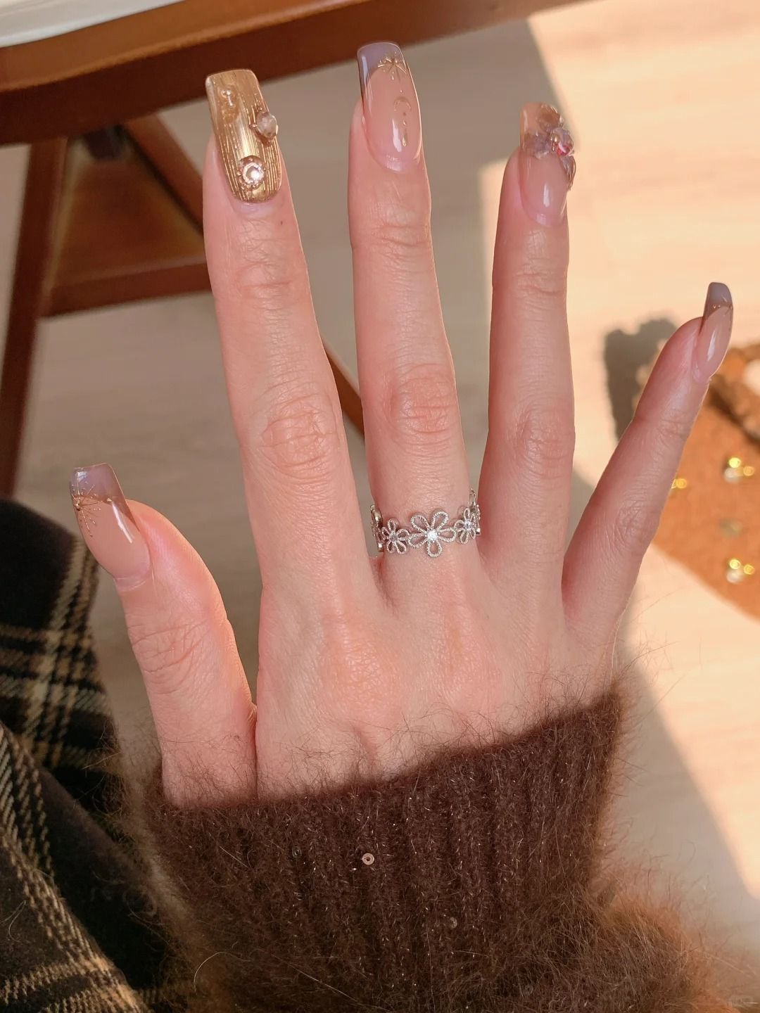 Women's lace flower ring, diamond cut, elegant design
