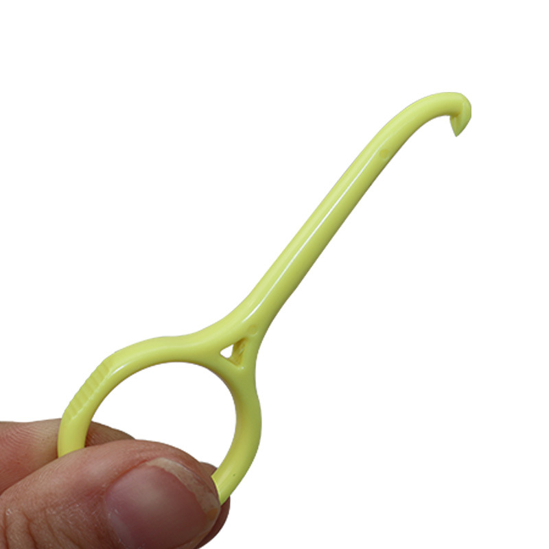 Orthodontic aligner removal hook tool