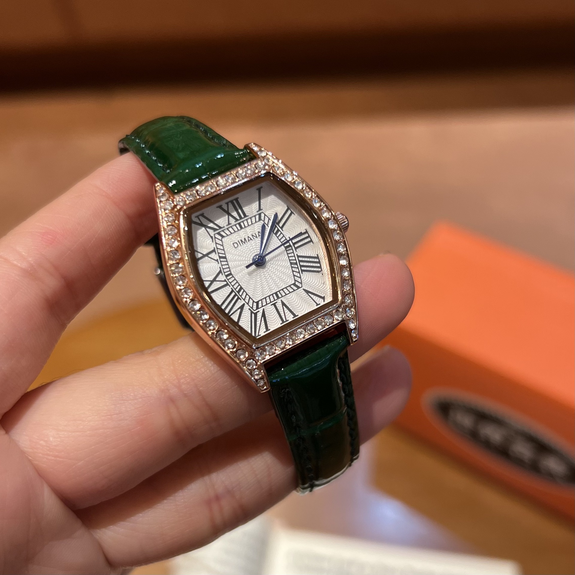 Retro Barrel-Shaped Women's Watch Roman Dial Leather Waterproof
