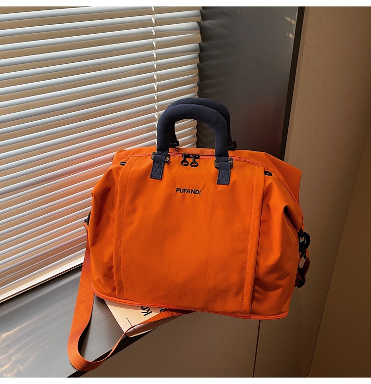 Large capacity travel bag, carry-on compatible