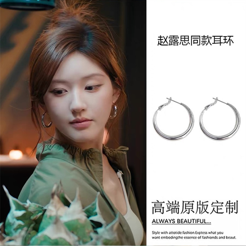 Design earrings, lightweight luxury, versatile, elegant