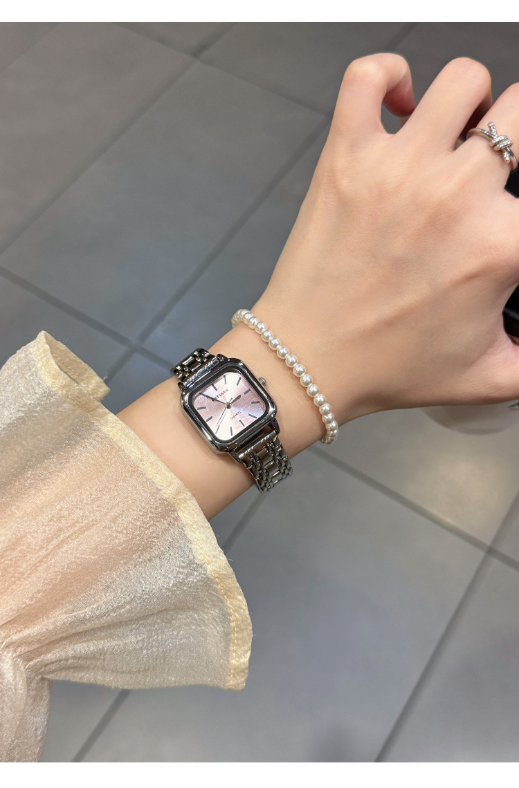 Quadratische Damen-Quarzuhr im Vintage-Stil