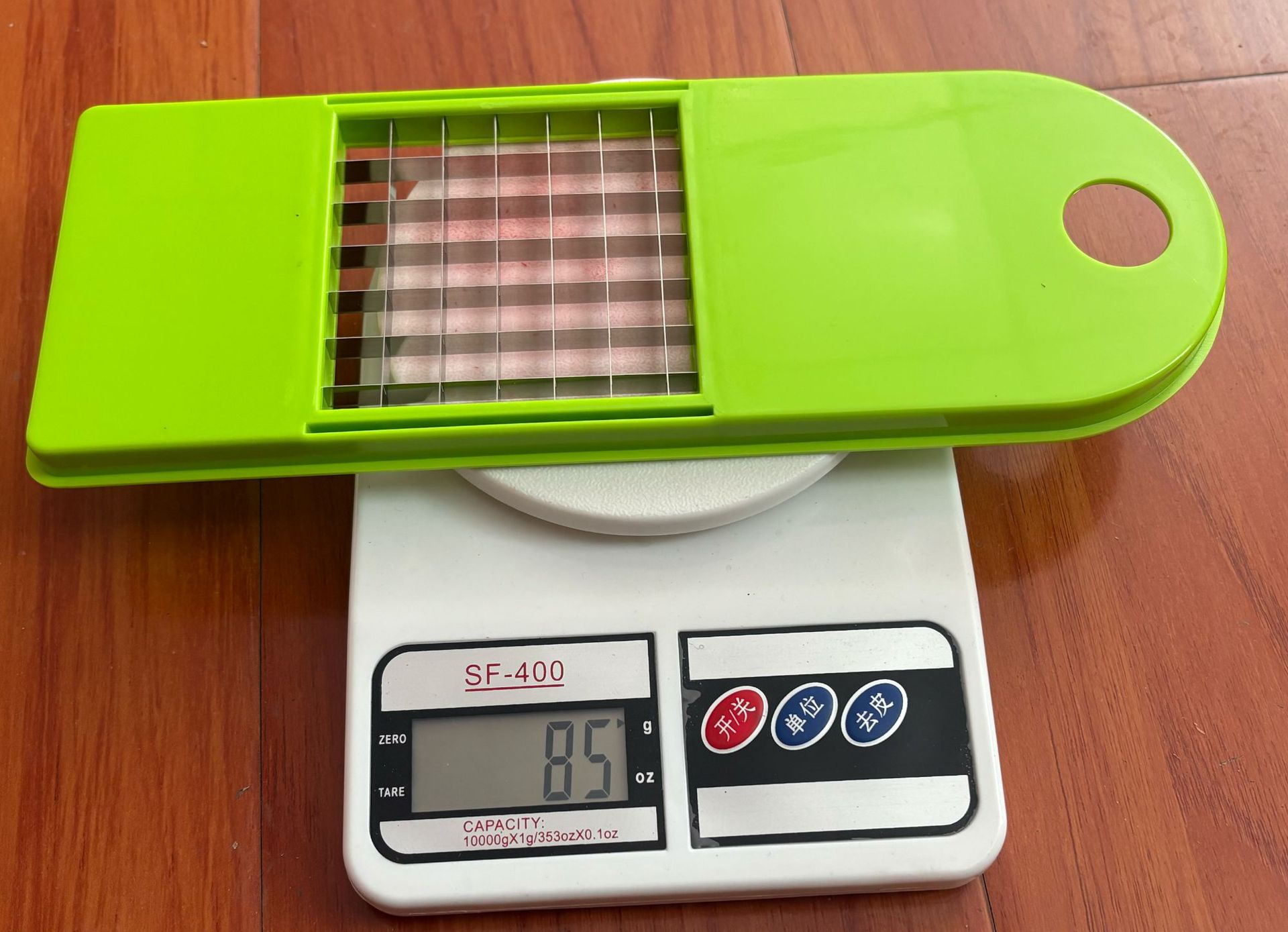 Multifunctional vegetable chopper, manual press-type for potatoes and onions