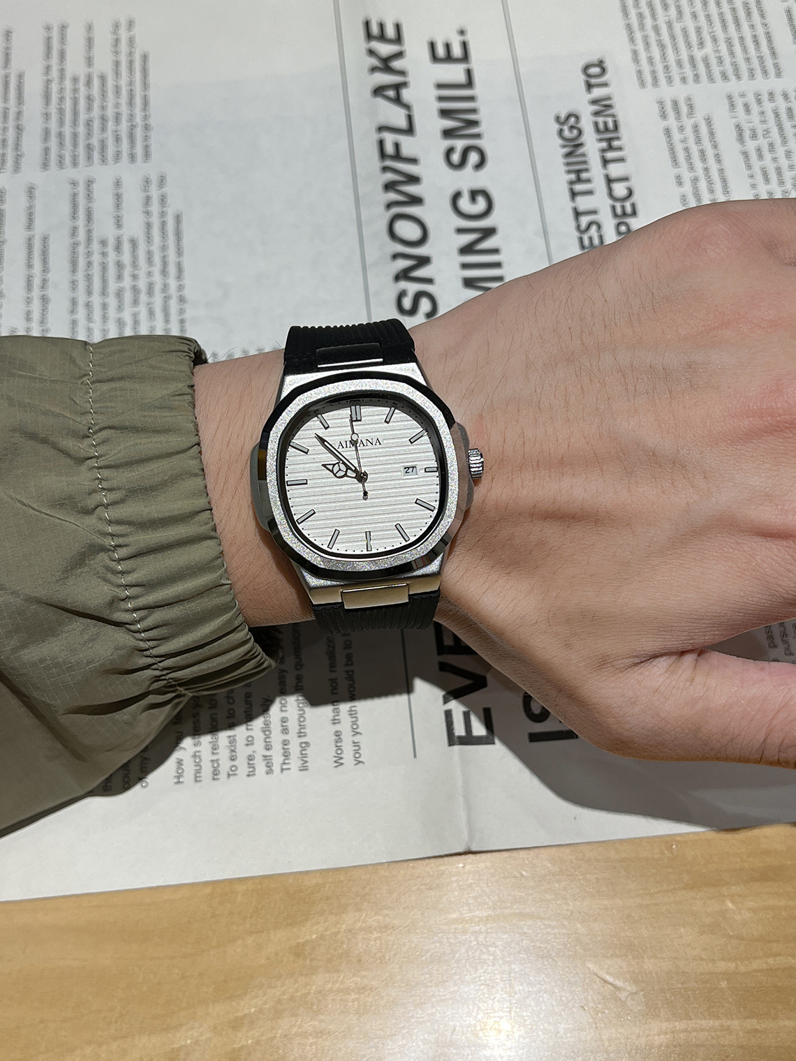 AIMANA Ultra-thin Silicone Strap Men's Watch with Calendar
