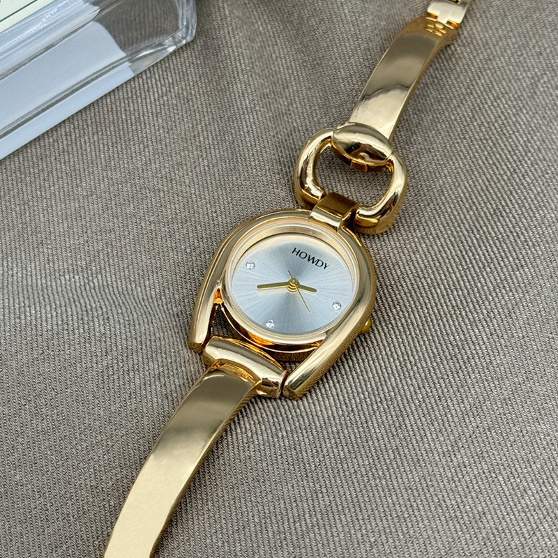 Women's quartz watch, simple elegant design, bracelet style