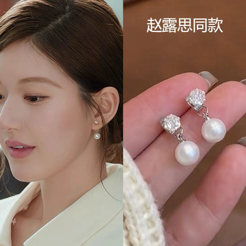 Design earrings, lightweight luxury, versatile, elegant