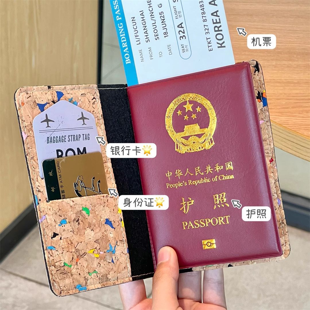 Reisepassmappe mit Korkstruktur, Kartenfächer und Kleingeldhalter
