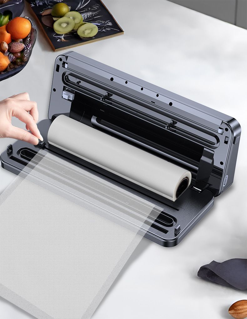 Fully automatic vacuum packaging machine for households