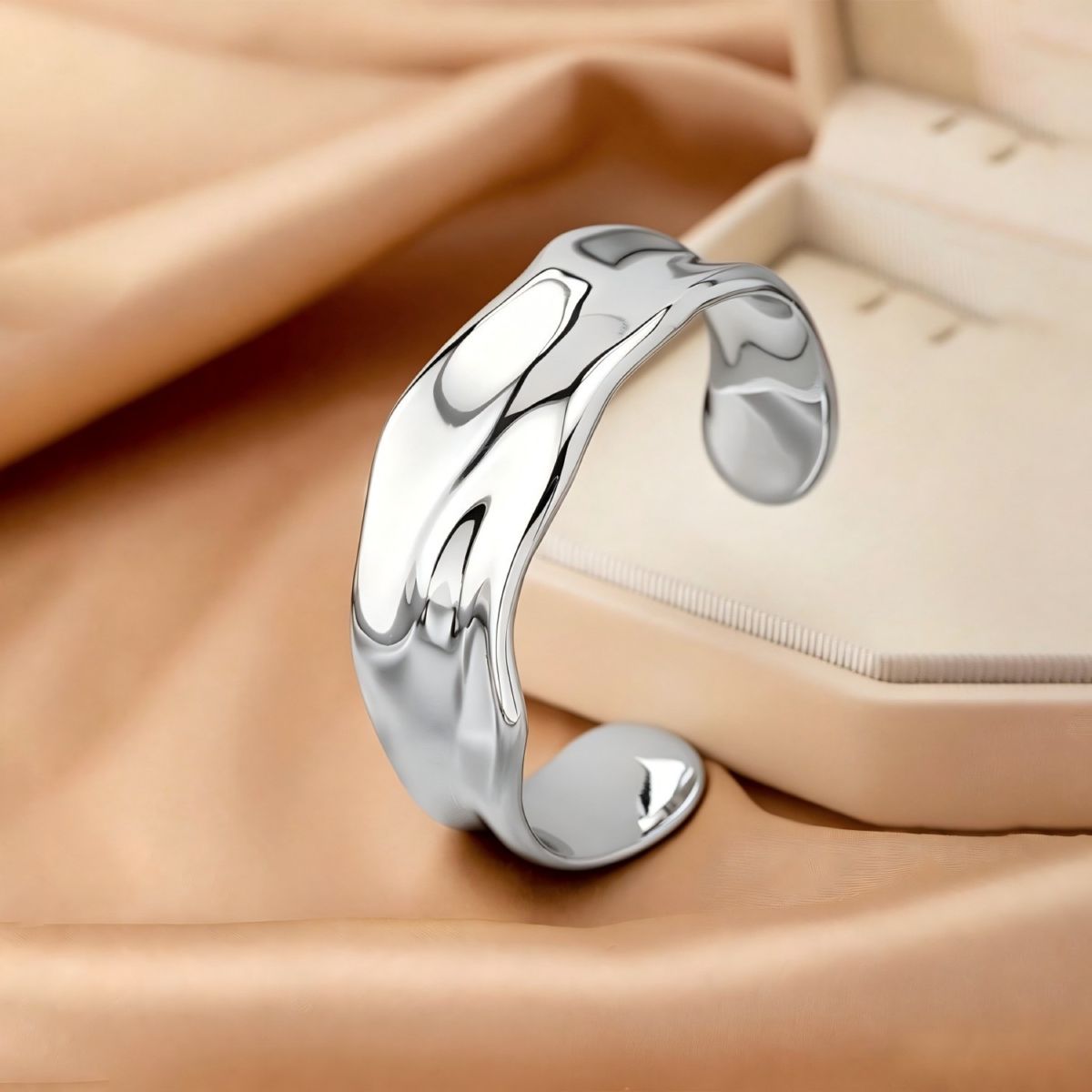 Hammerschlag-Armband-Set mit Herz-Design, offene Manschette