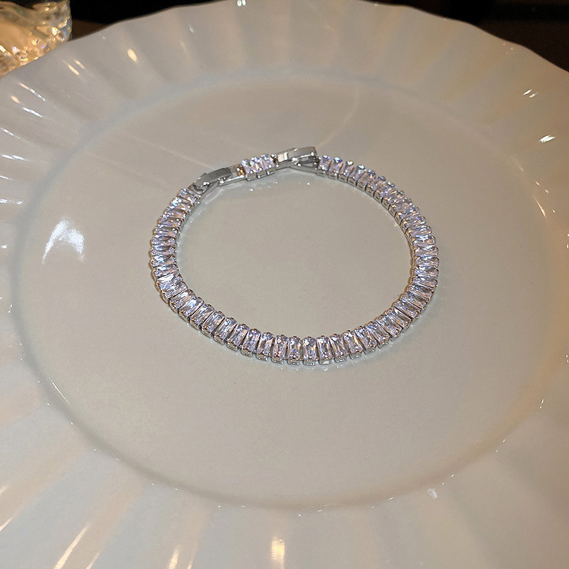 Zirkon oval kelebek yay bileklik, zarif tasarım
