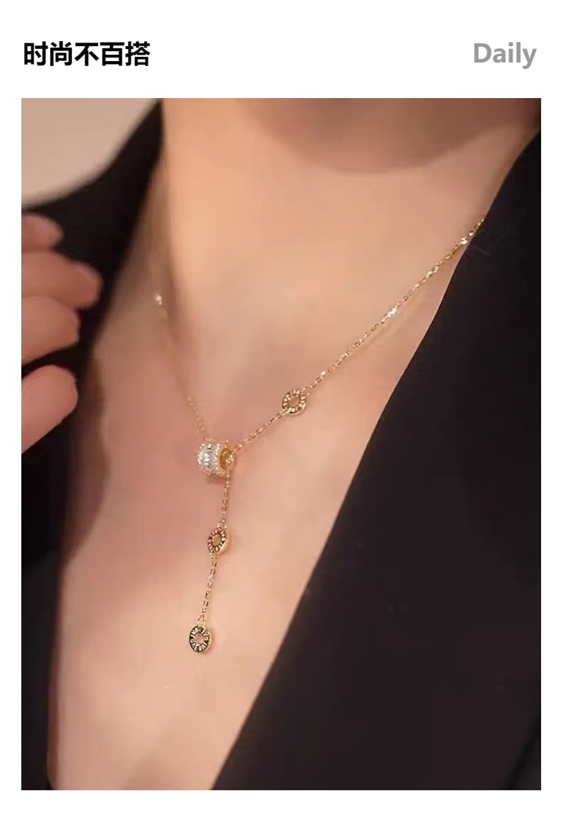 Strass-Anhänger-Halskette, LOVE Dreiring, vergoldet