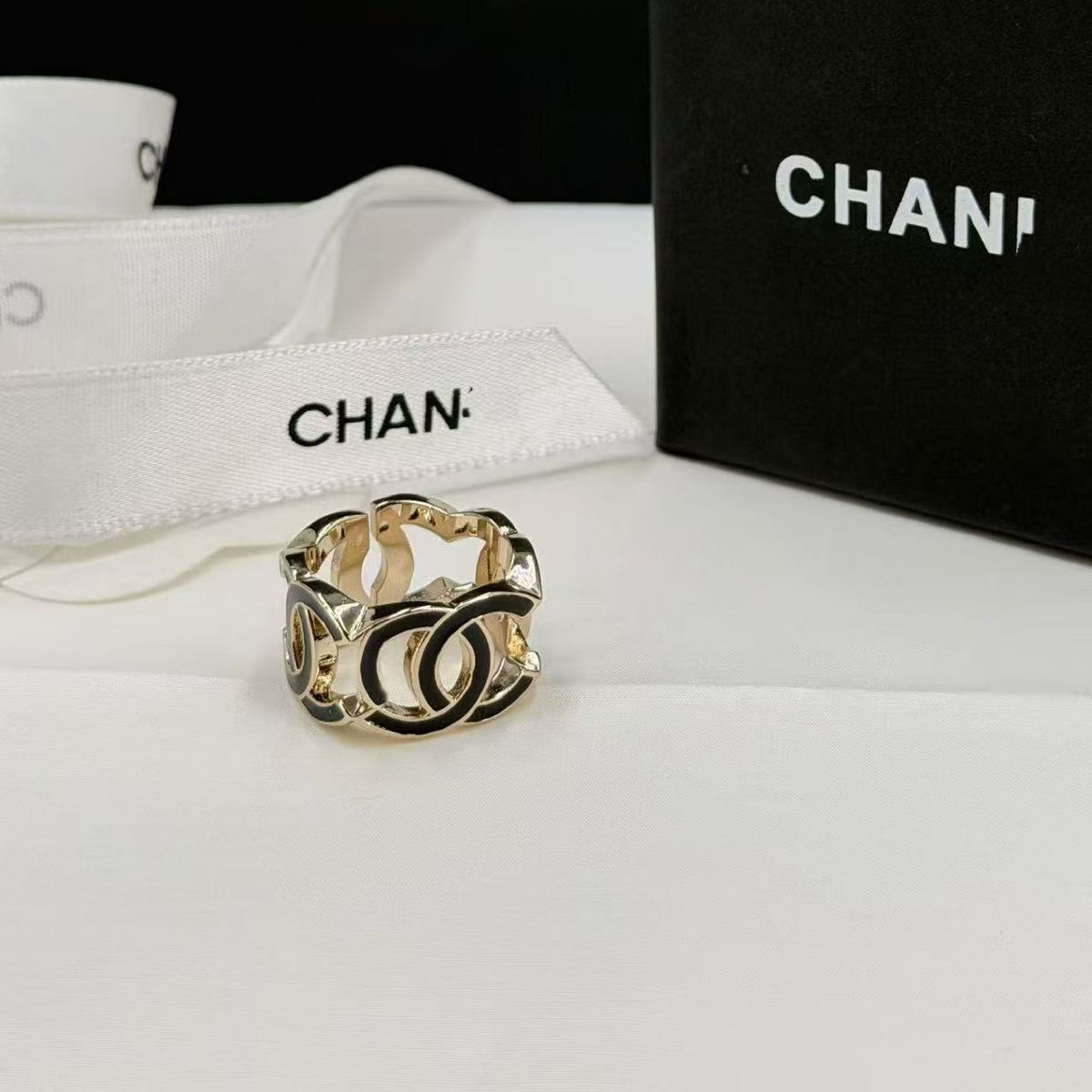 Vintage ring set, five-pointed star design, pearl details