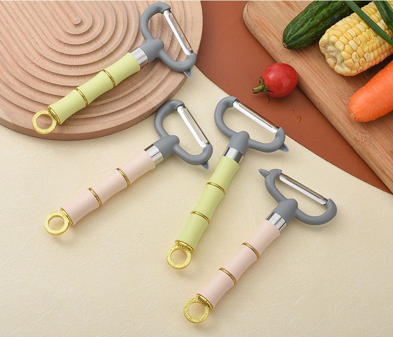 Multifunctional peeler with bamboo handle, long shaft