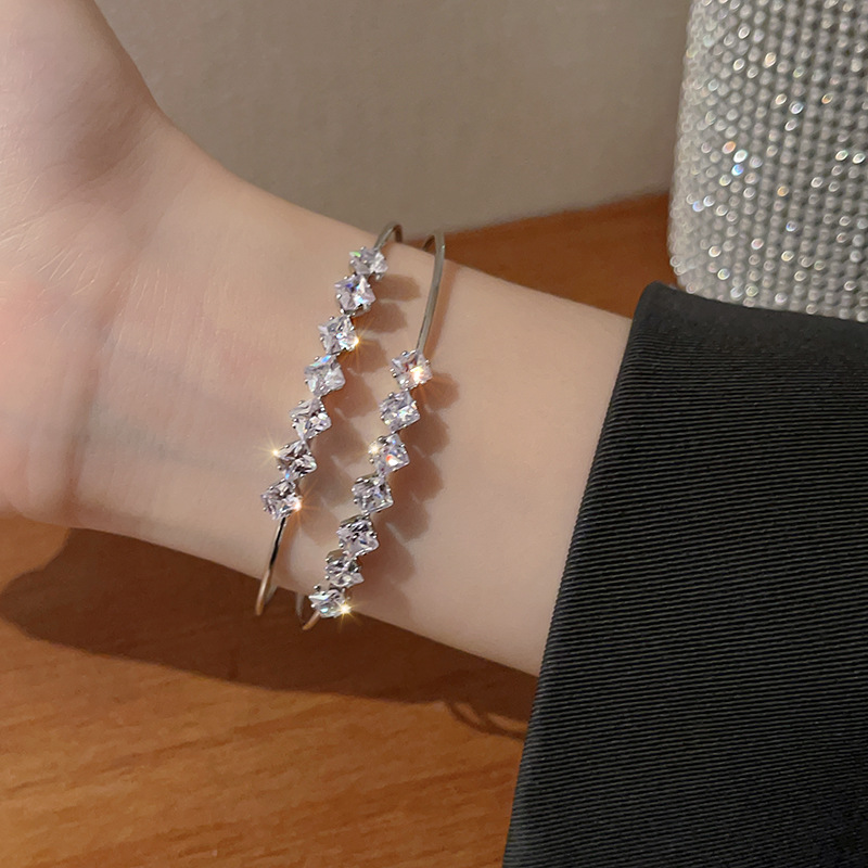 Zircon ribbon open bangle bracelet