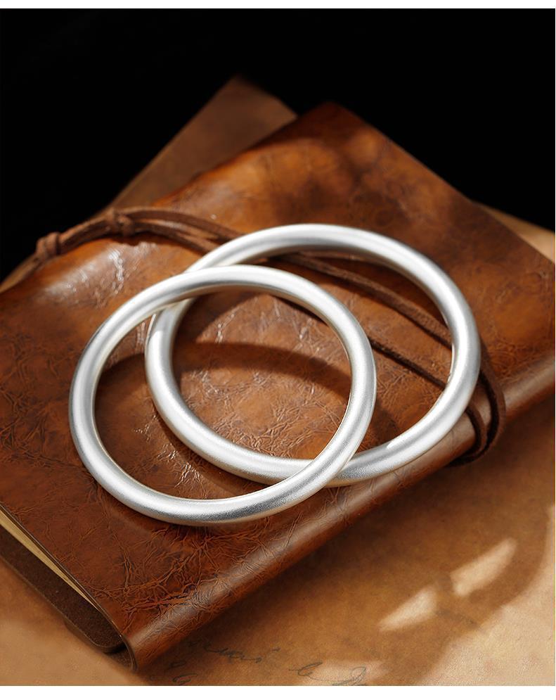 Mattiertes versilbertes Armband, sandgestrahlt, für Damen