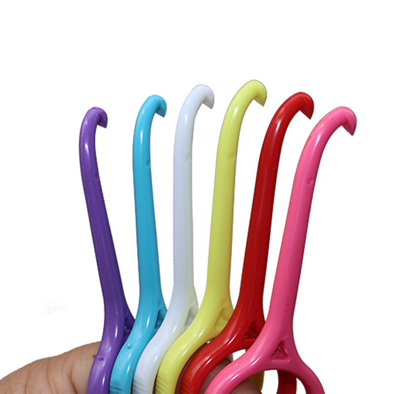 Orthodontic aligner removal hook tool
