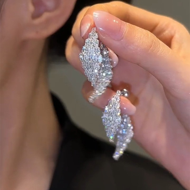 Silbernadel-Ohrstecker Wassertropfen-Troddeln mit Diamanten