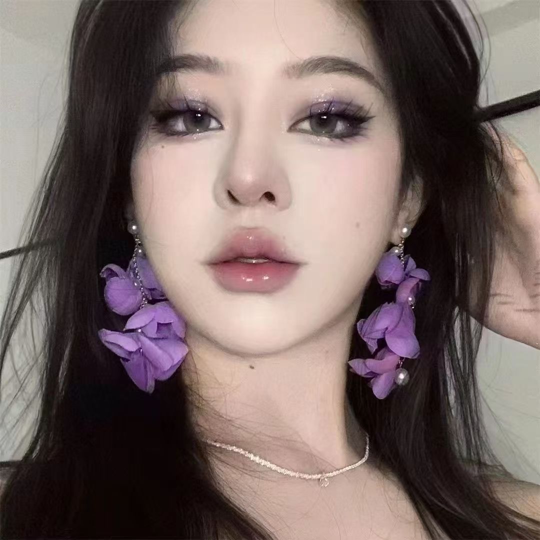 Deniz kenarı saçaklı uzun küpe, tasarımcı modeli