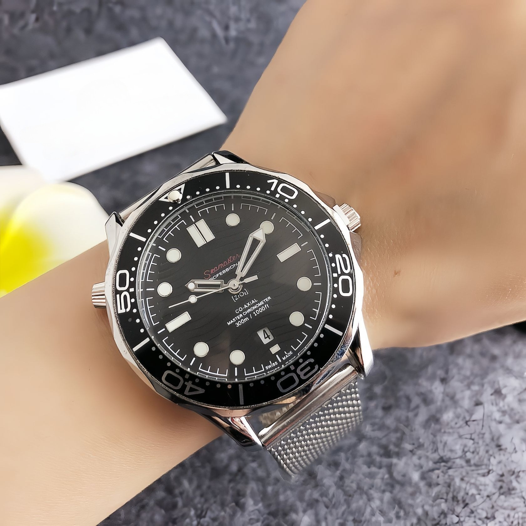 Men's waterproof quartz wristwatch, mesh band