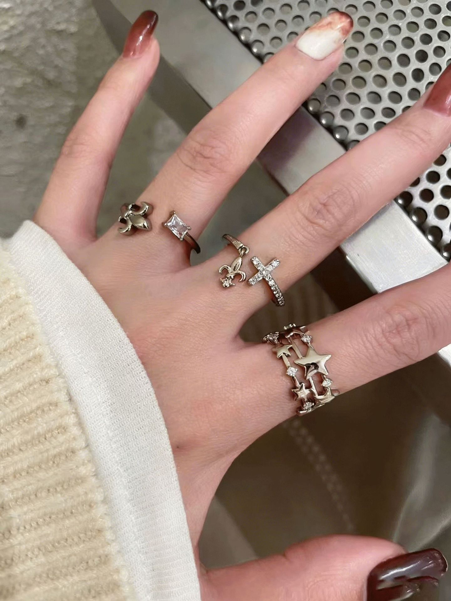 Vintage Kreuz offener Ring, Kaffeegold, Nischendesign