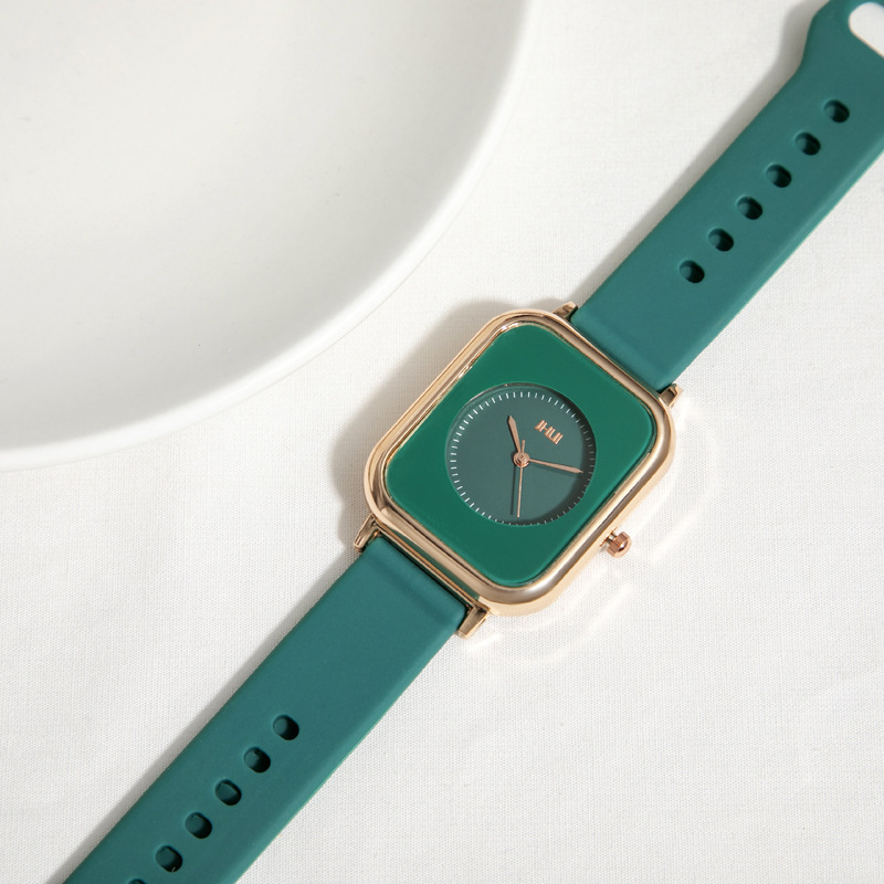 Women's wristwatch, silent, vintage design