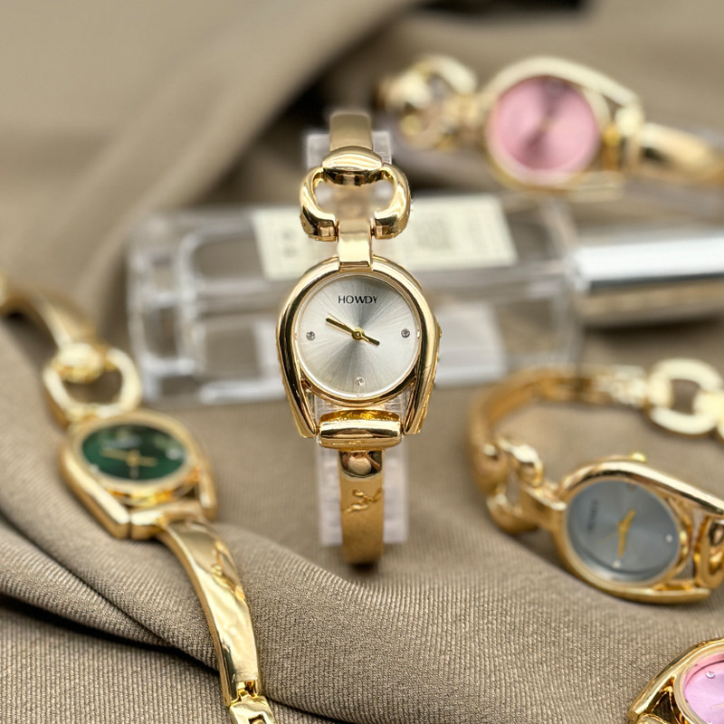 Women's quartz watch, simple elegant design, bracelet style