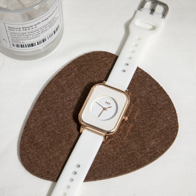Women's wristwatch, silent, vintage design