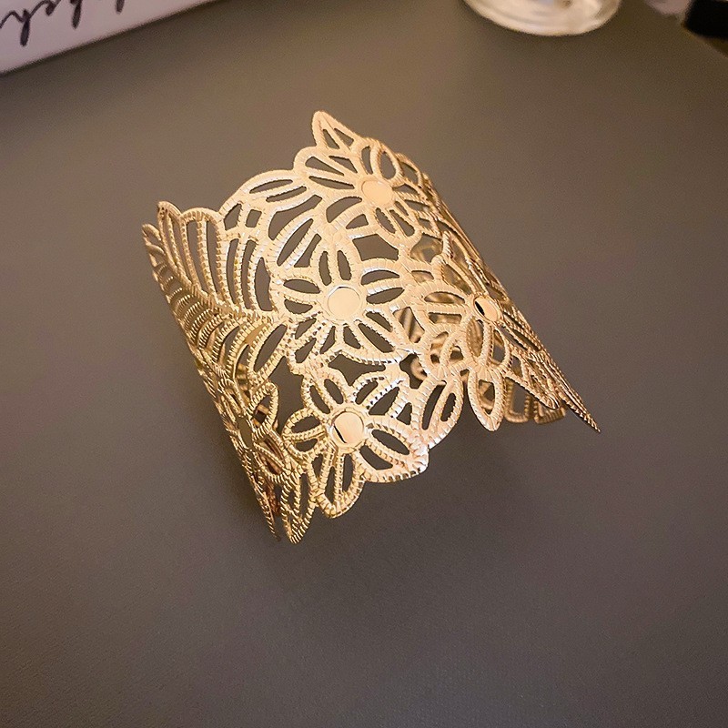 Irregular concave bracelet, niche design, silver-toned
