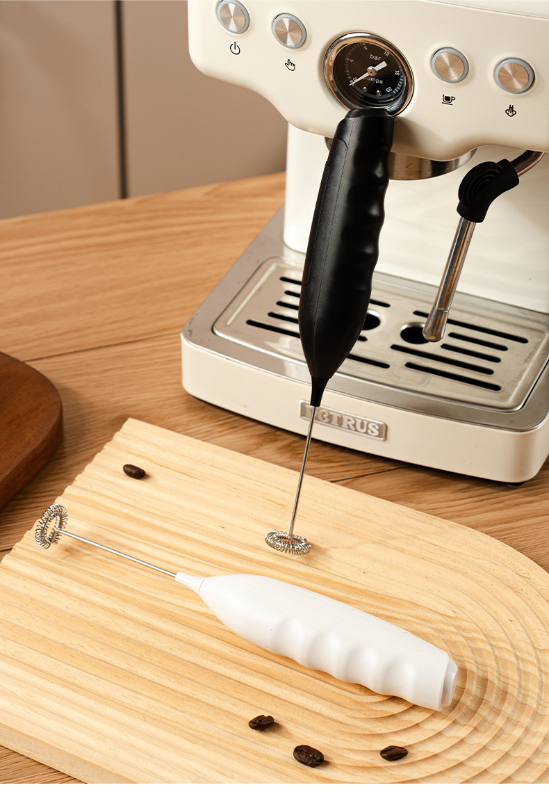 Wireless electric hand mixer