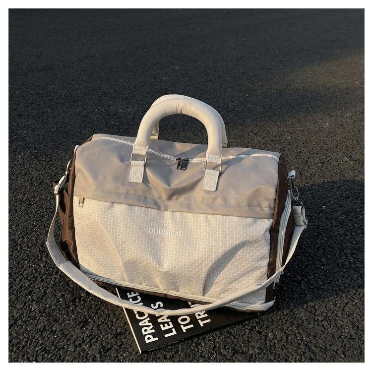 Expandable travel bag with shoe compartment, wet-dry separation