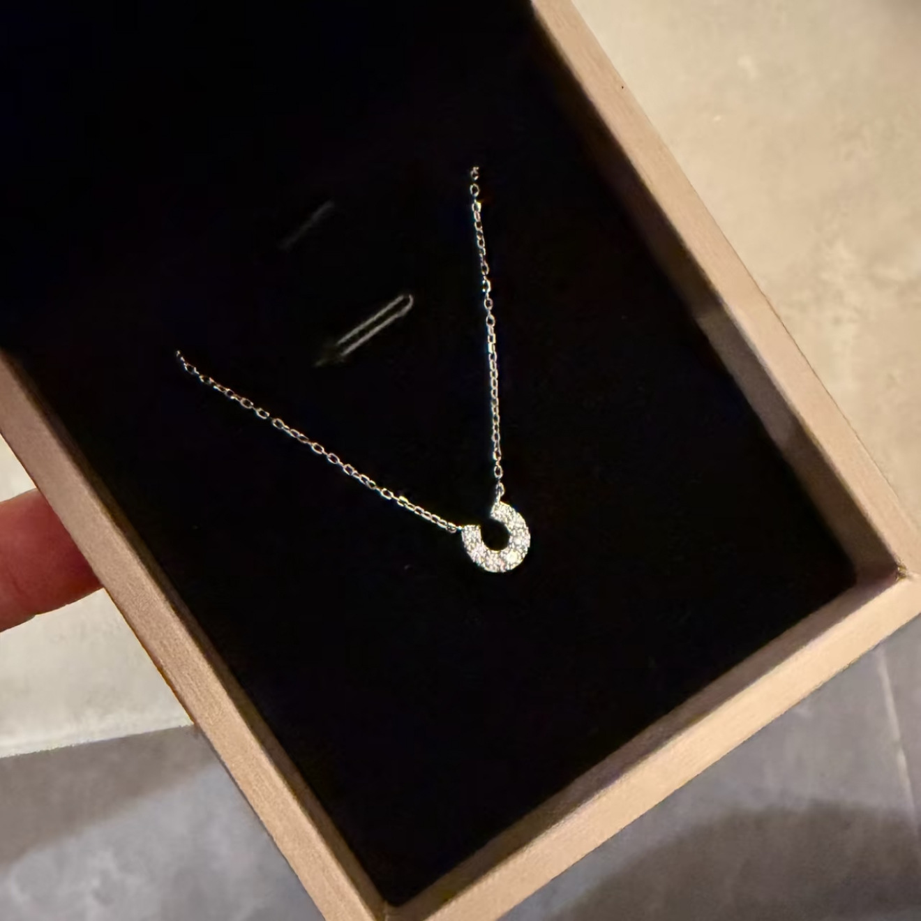 S925 Gümüş U Şekilli Nal Kolye, Taşlı, Minimal Tasarım, Kadın