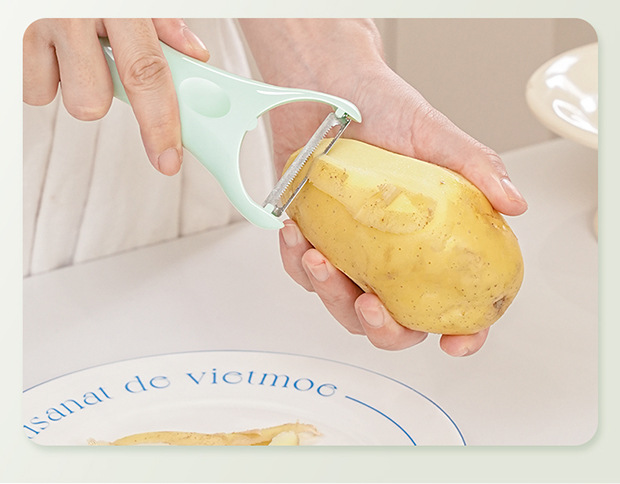 Multifunctional vegetable slicer and shredder