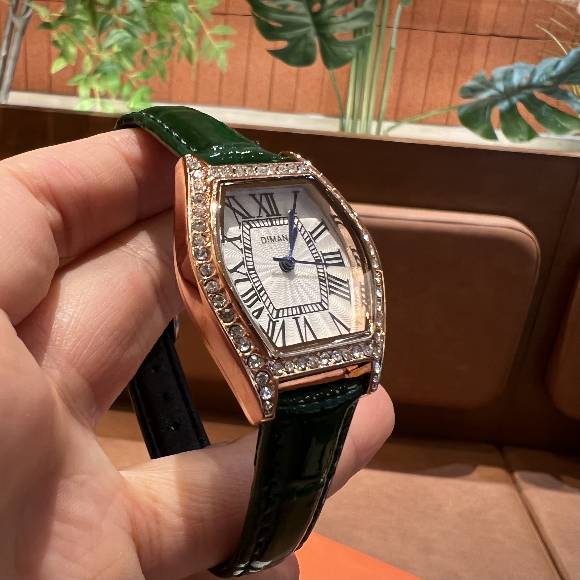 Retro Barrel-Shaped Women's Watch Roman Dial Leather Waterproof