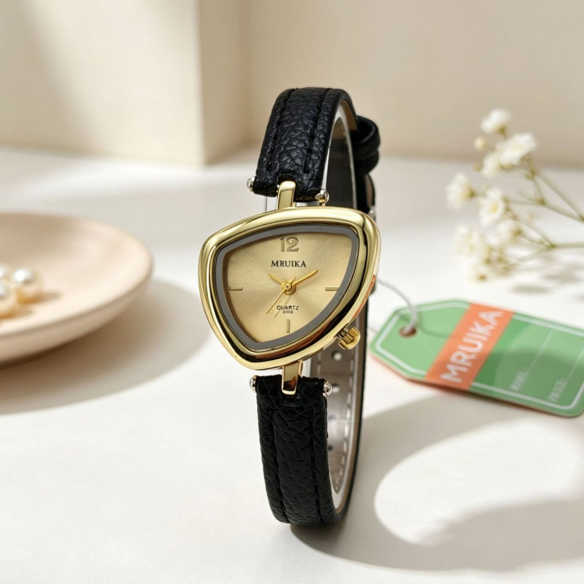 Damen-Quarzuhr mit Dreiecksdesign, elegant
