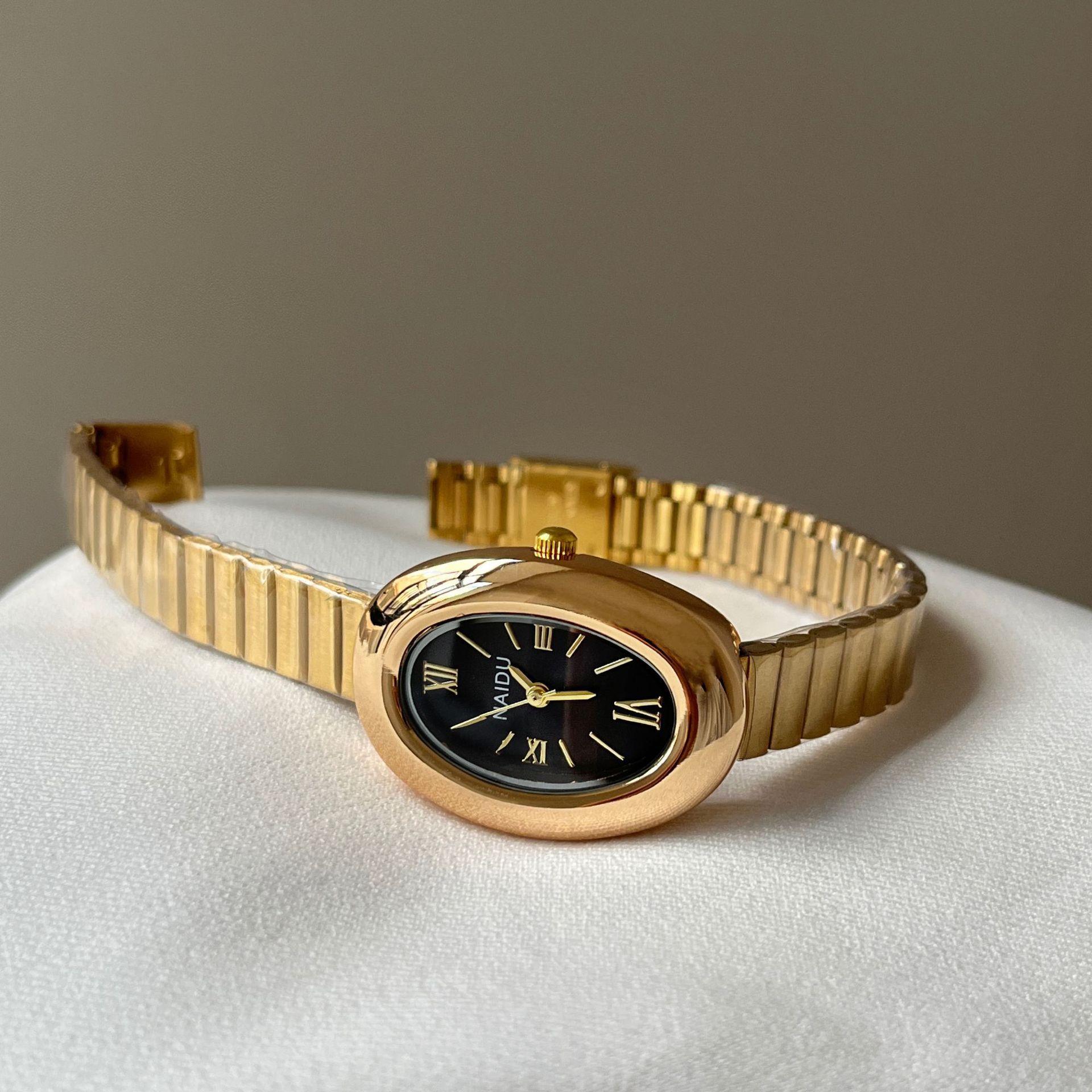 Damenuhr, klassischer Stil, elegante Luxus-Vintage, modisch