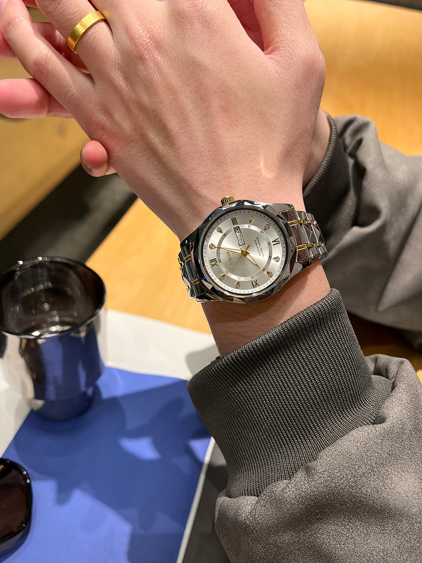 Herrenuhr, wasserdicht, Doppelkalender