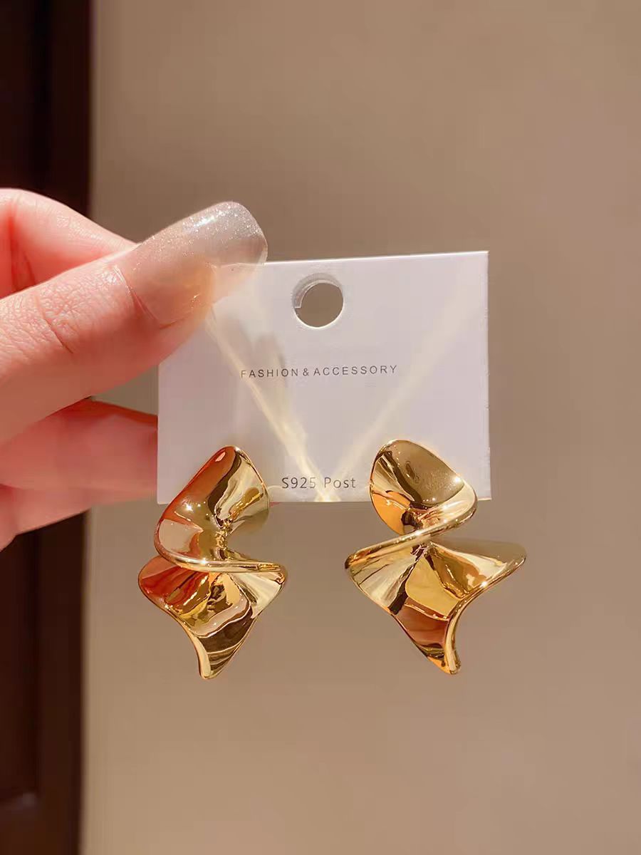 Heart design spiral geometry earrings creative style