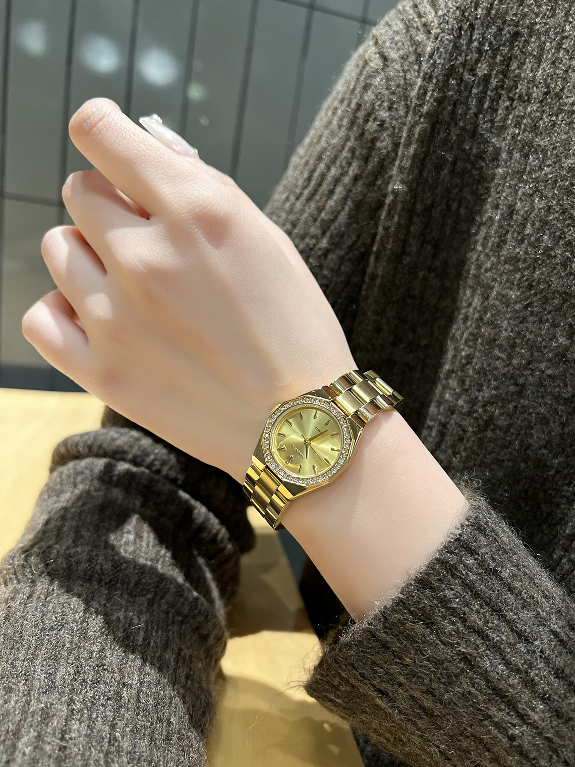 Aimana Damenuhr, Stahlband mit Diamanten